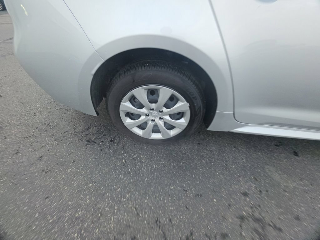 Used 2025 Toyota Corolla LE FWD image 10