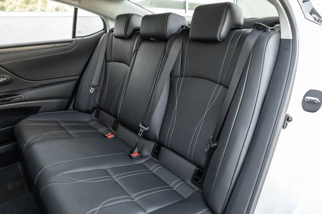 Used 2025 Lexus ES 300h w/ Luxury Package image 12