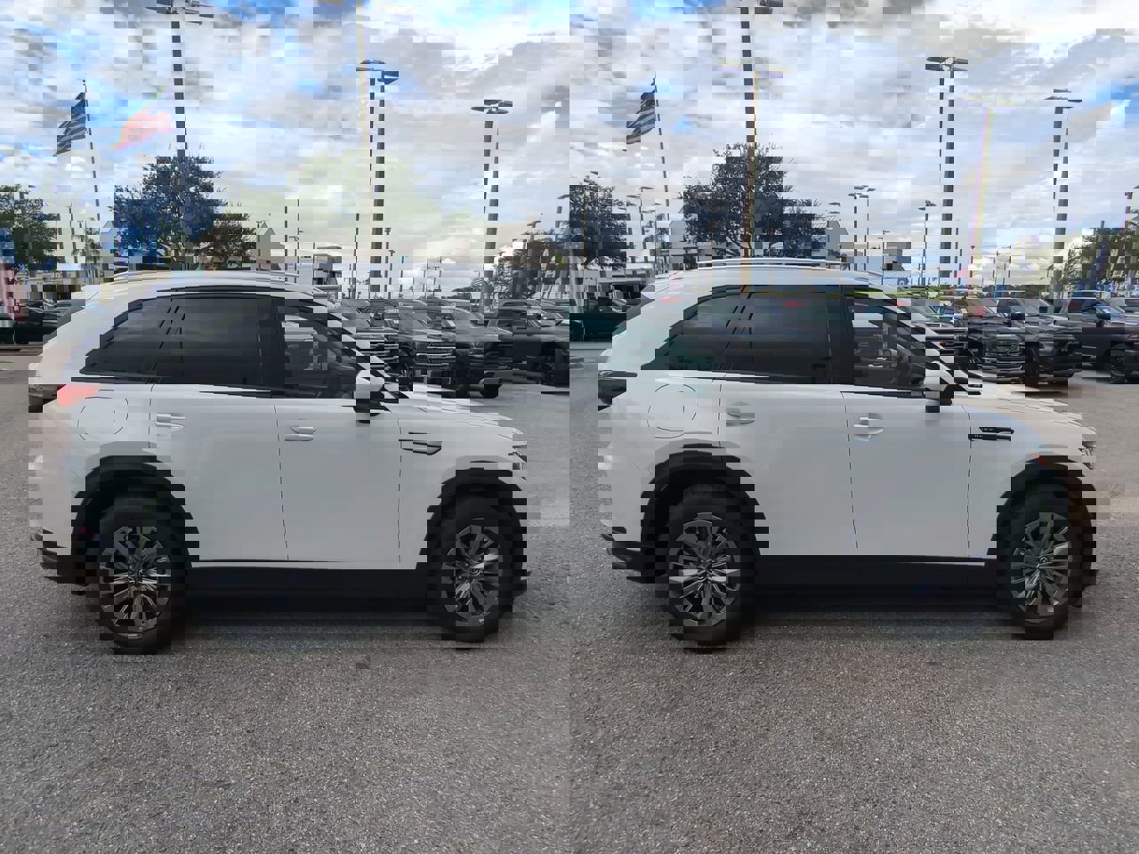 Used 2025 MAZDA CX-90 Plug-In Hybrid w/ Preferred image 4