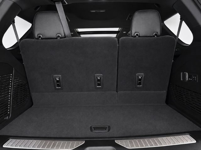 Used 2023 GMC Yukon Denali w/ Advanced Technology Package AWD/4WD image 14