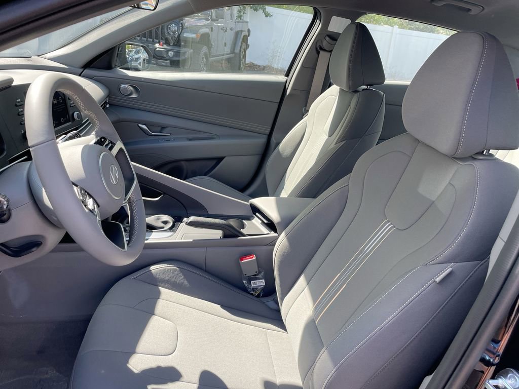 Used 2025 Hyundai Elantra Sport image 37