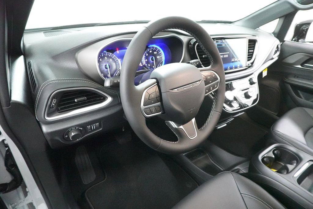 New 2027 Chrysler Pacifica Select FWD image 22