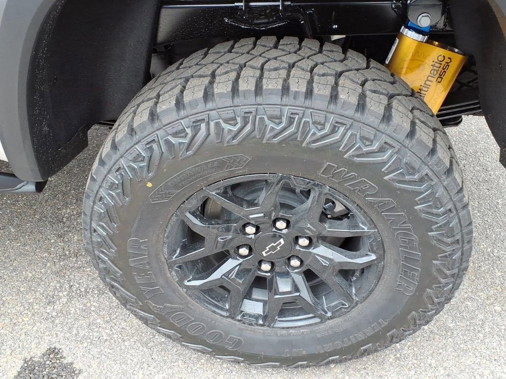 New 2026 Chevrolet Colorado ZR2 w/ Midnight Edition AWD/4WD image 9