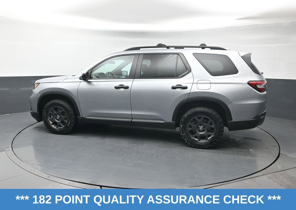 Used 2023 Honda Pilot TrailSport image 4