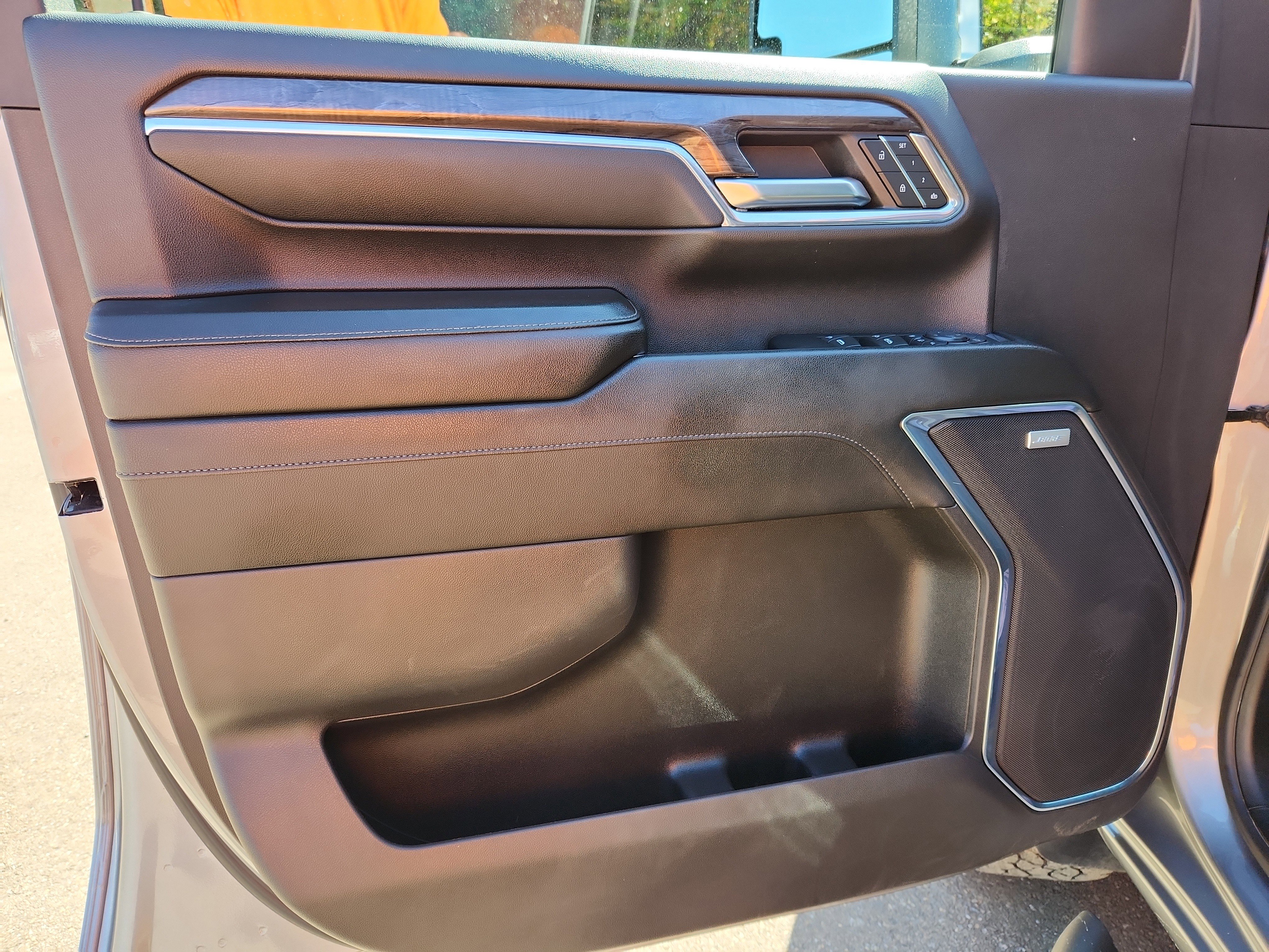 Used 2024 Chevrolet Silverado 2500 LTZ w/ LTZ Convenience Package image 11