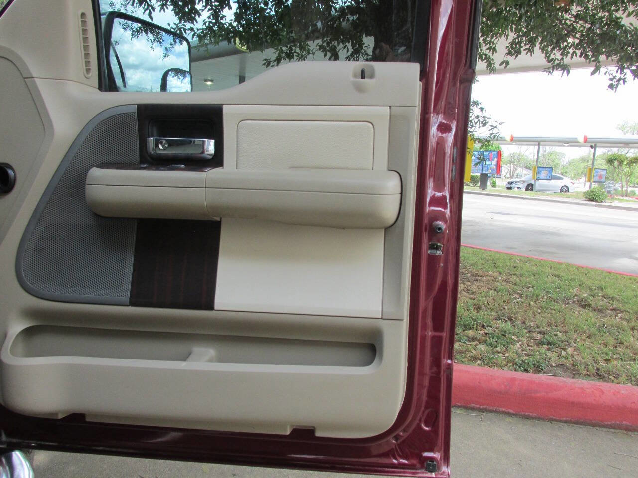 Used 2006 Lincoln Mark LT 2WD image 23