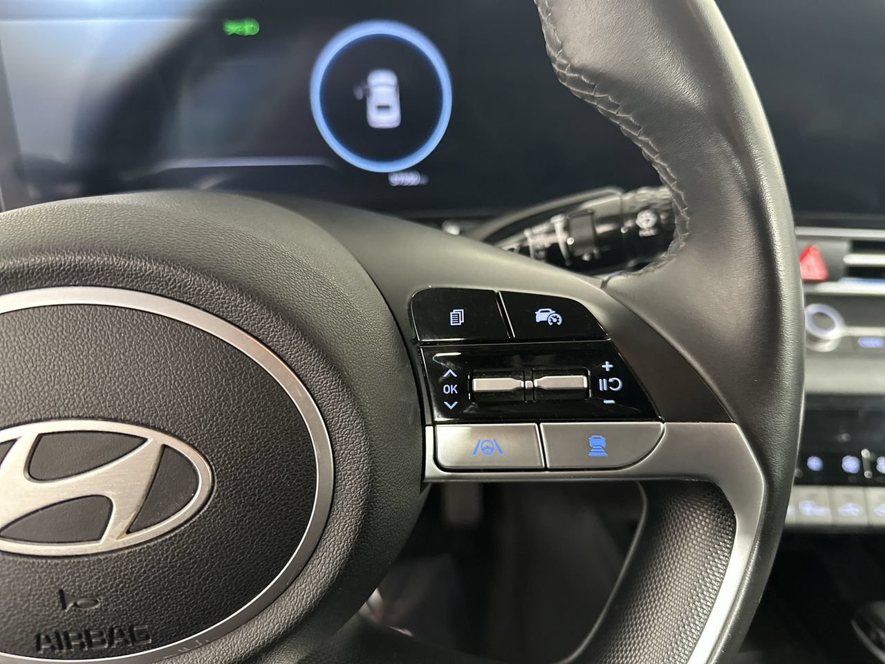 Used 2024 Hyundai Elantra Limited FWD image 6