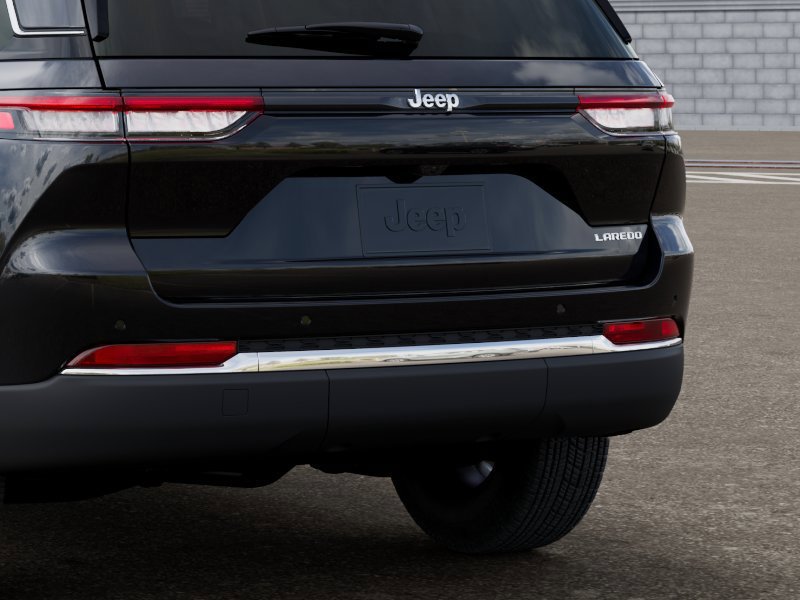 New 2025 Jeep Grand Cherokee Laredo X w/ Luxury Tech Group I RWD image 14