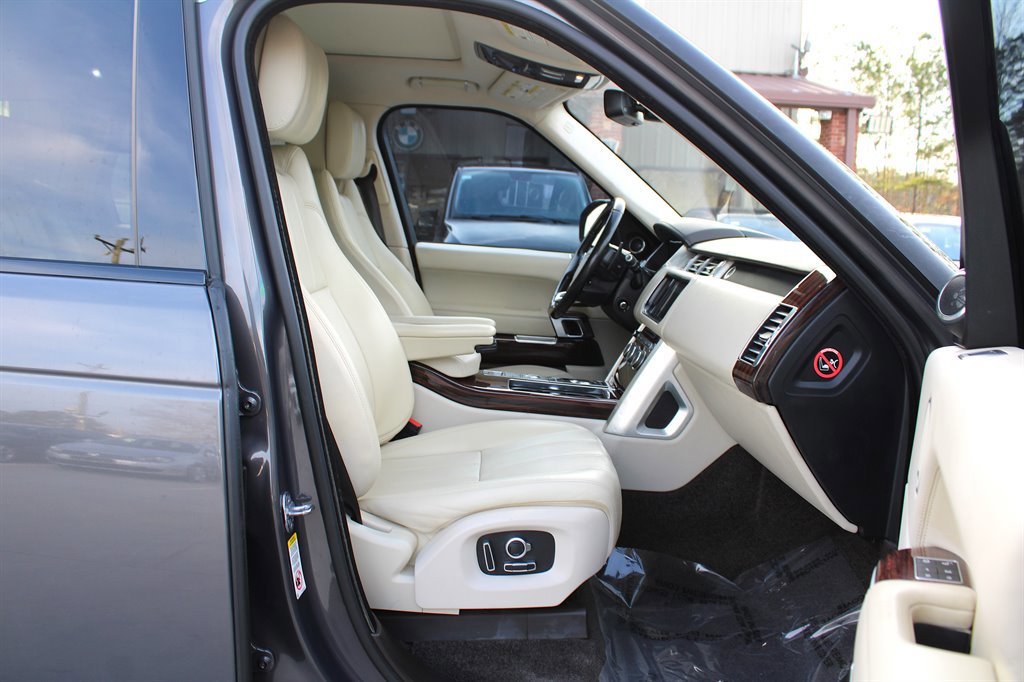 Used 2016 Land Rover Range Rover HSE image 16
