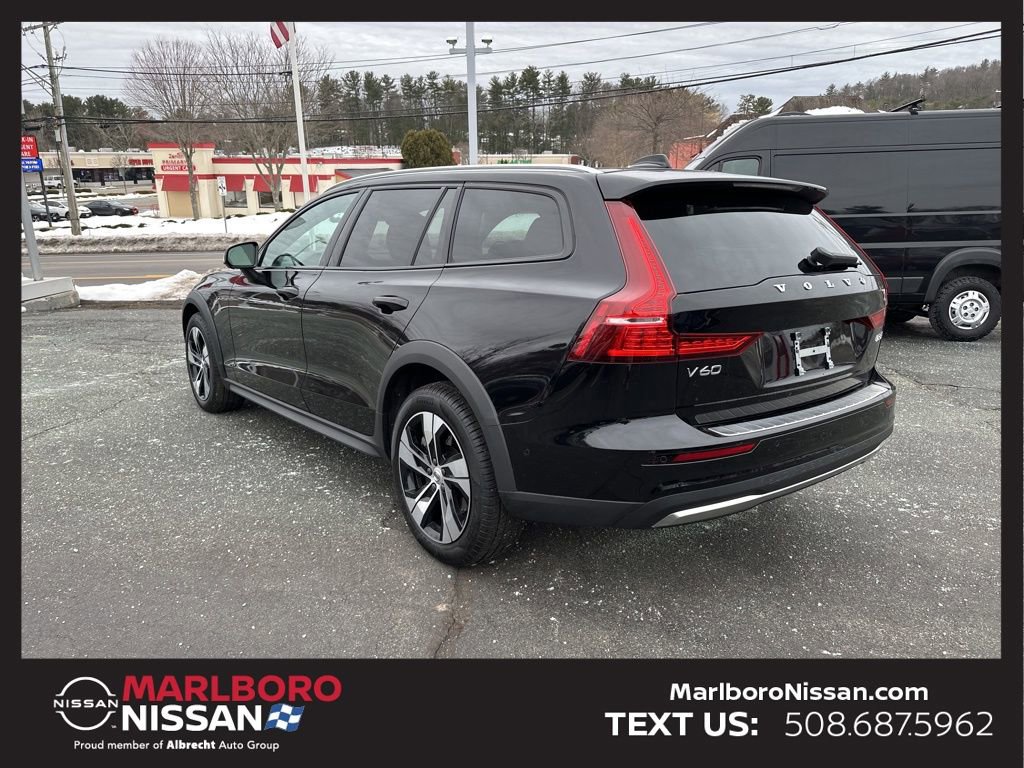 Used 2024 Volvo V60 B5 Cross Country Plus image 6