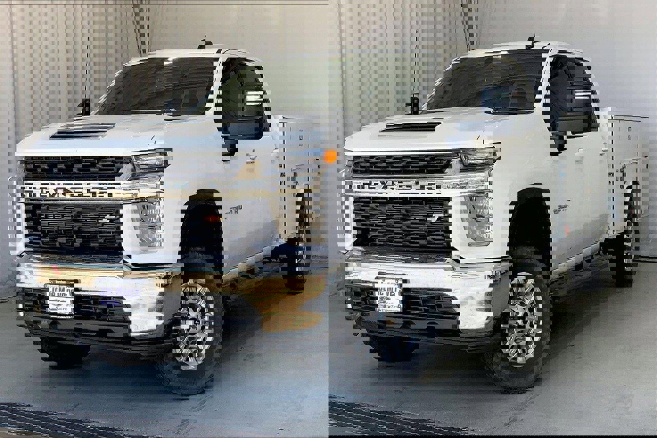 Used 2023 Chevrolet Silverado 2500 LT w/ Snow Plow Prep/Camper Package image 2