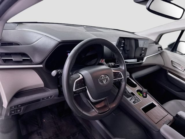 Certified 2024 Toyota Sienna XLE FWD image 10