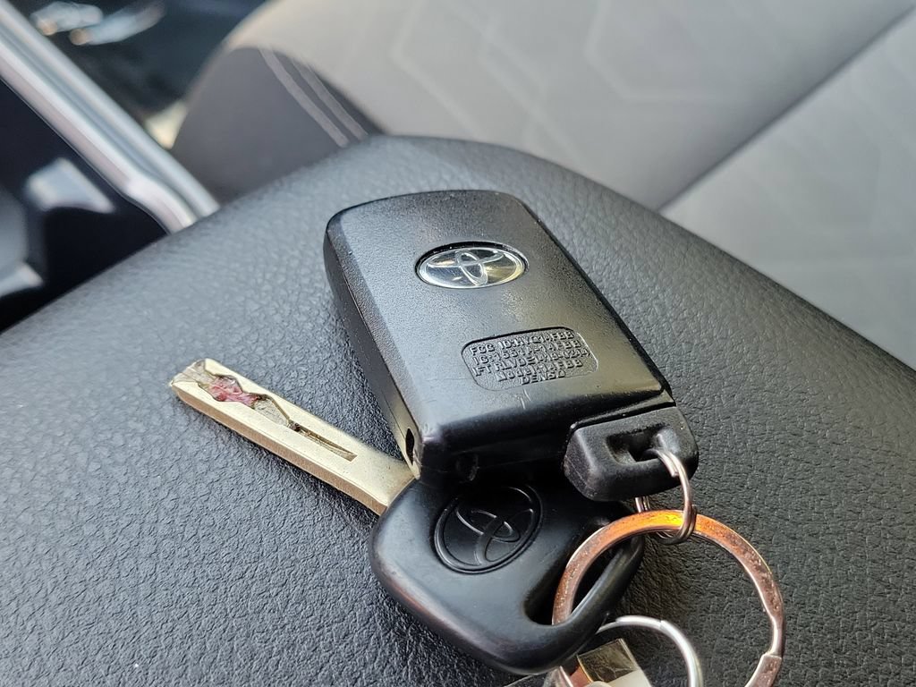 Used 2022 Toyota Tacoma TRD Off-Road w/ Technology Package AWD/4WD image 38