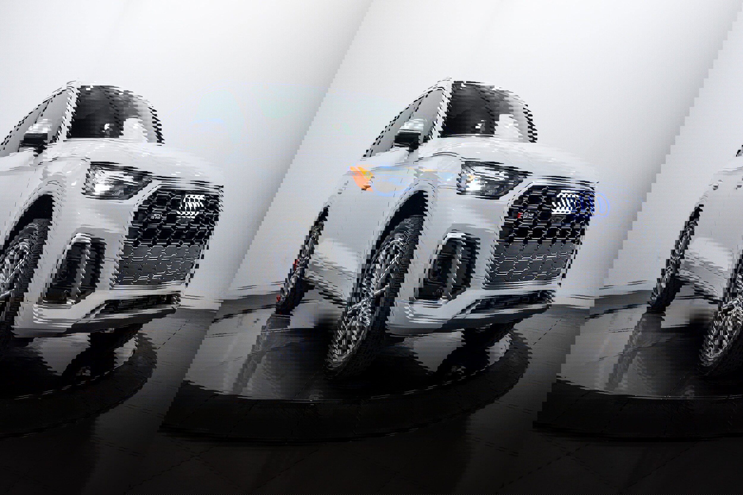 Certified 2025 Audi SQ5 Premium Plus w/ Premium Plus Package image 1