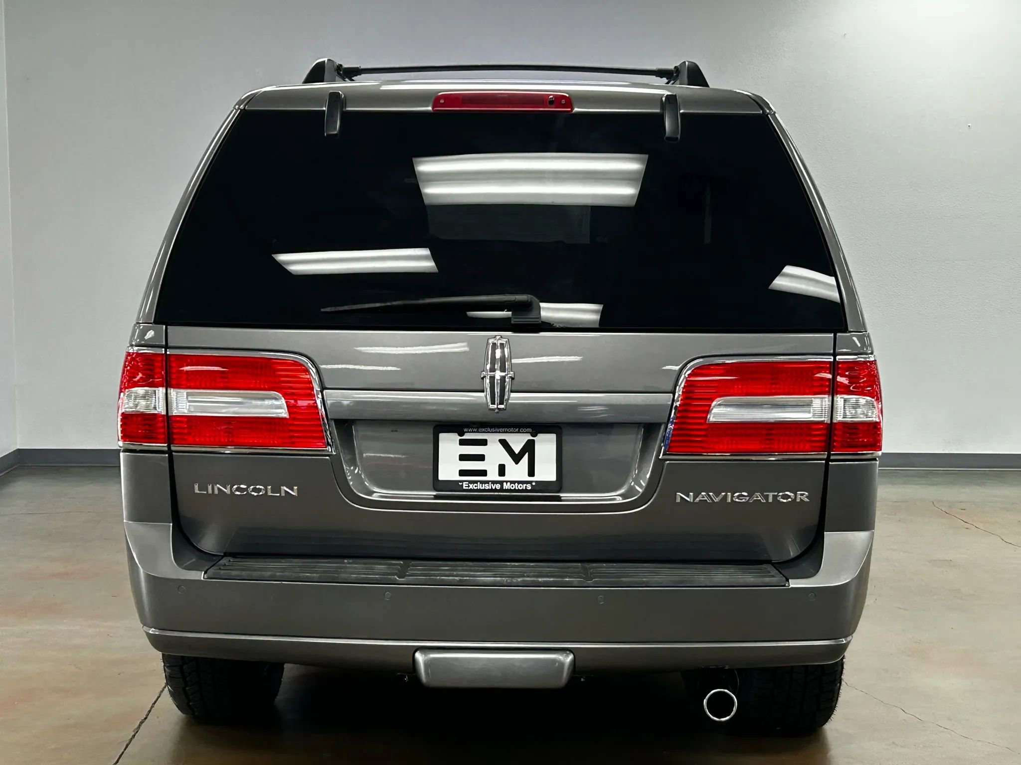 Used 2011 Lincoln Navigator 2WD image 6