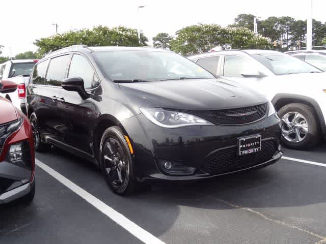 Used 2020 Chrysler Pacifica Limited w/ Quick Oder Package 2EV RED-S FWD image 3