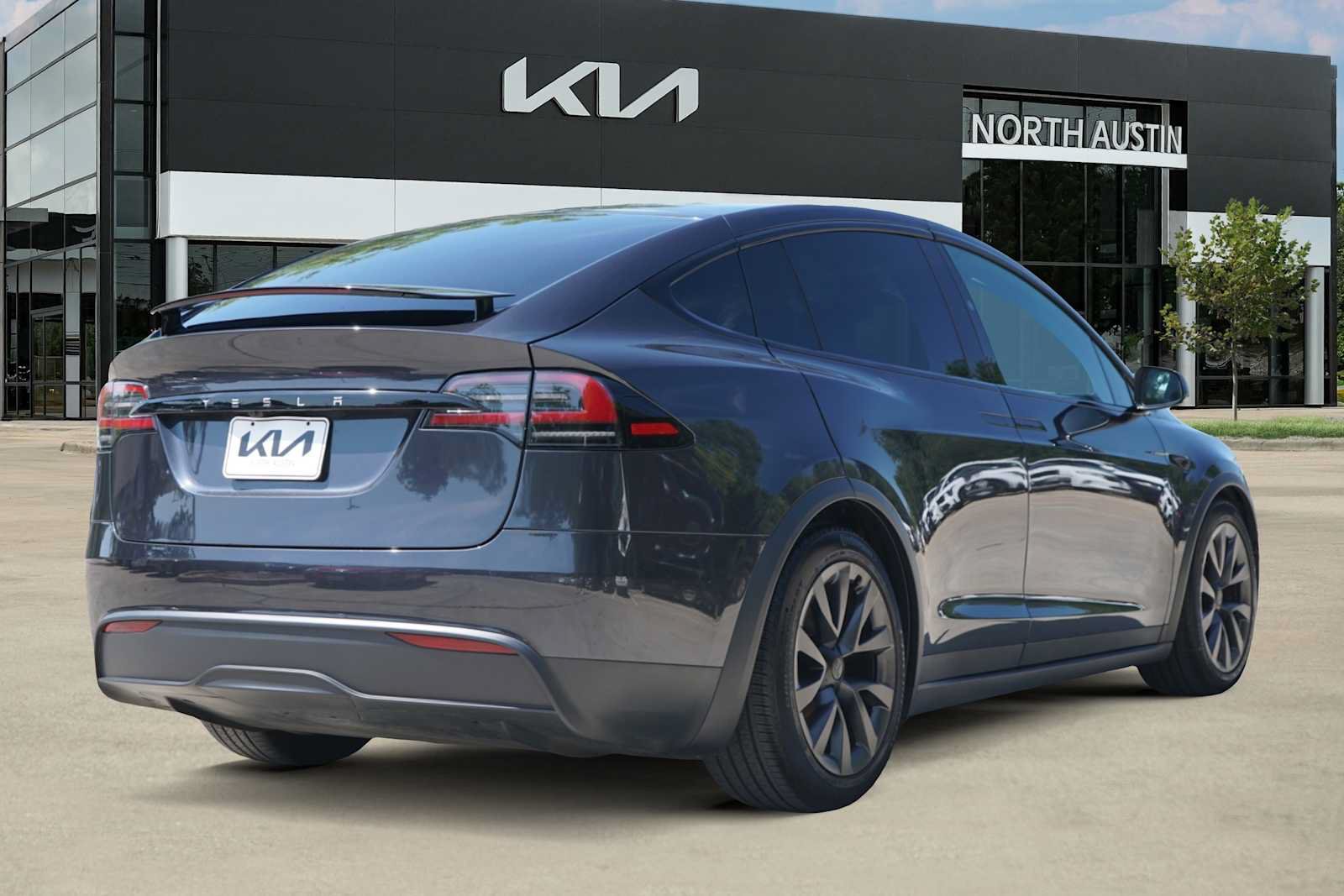 Used 2024 Tesla Model X AWD/4WD image 2