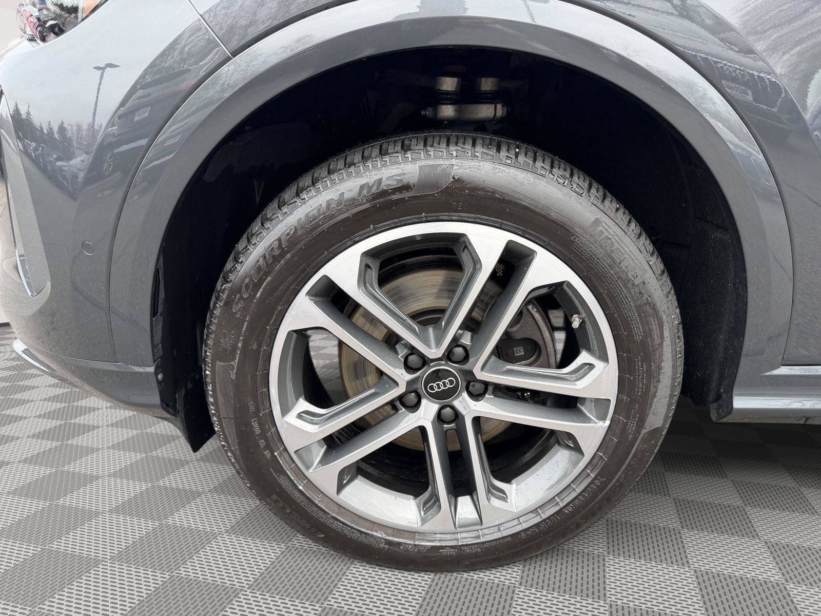 Used 2025 Audi Q5 Premium w/ Convenience Package image 7