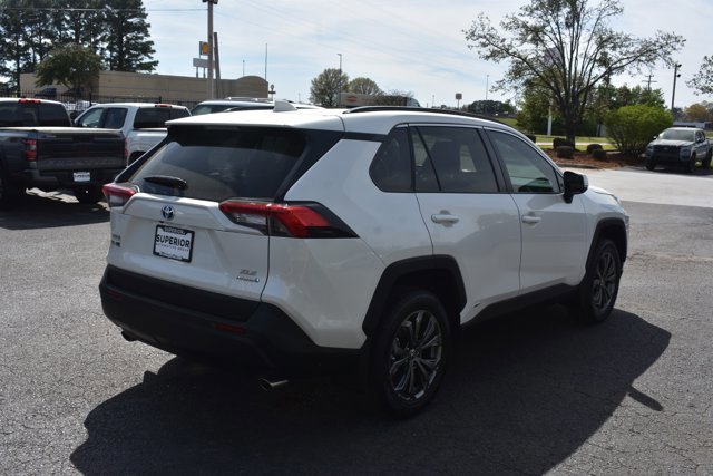 Used 2022 Toyota RAV4 XLE Premium image 4