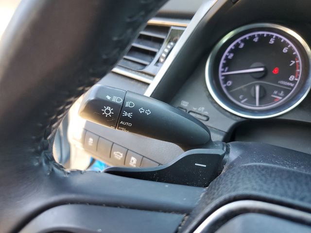 Used 2019 Toyota Camry SE image 24