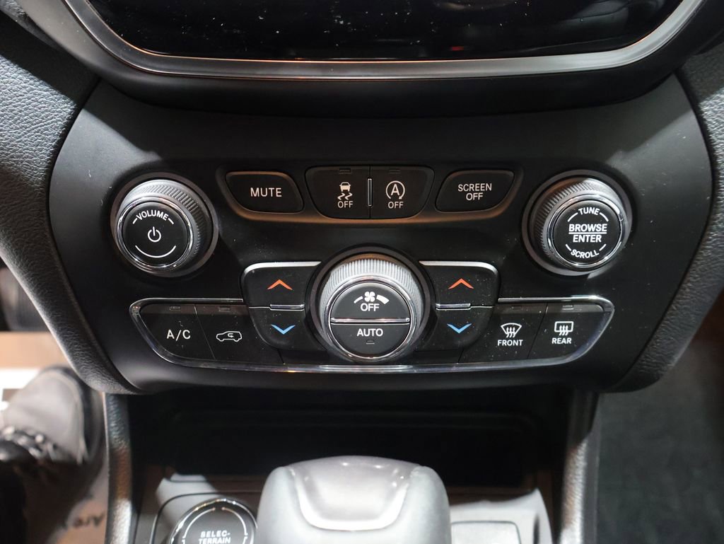 Certified 2019 Jeep Cherokee Limited AWD/4WD image 33