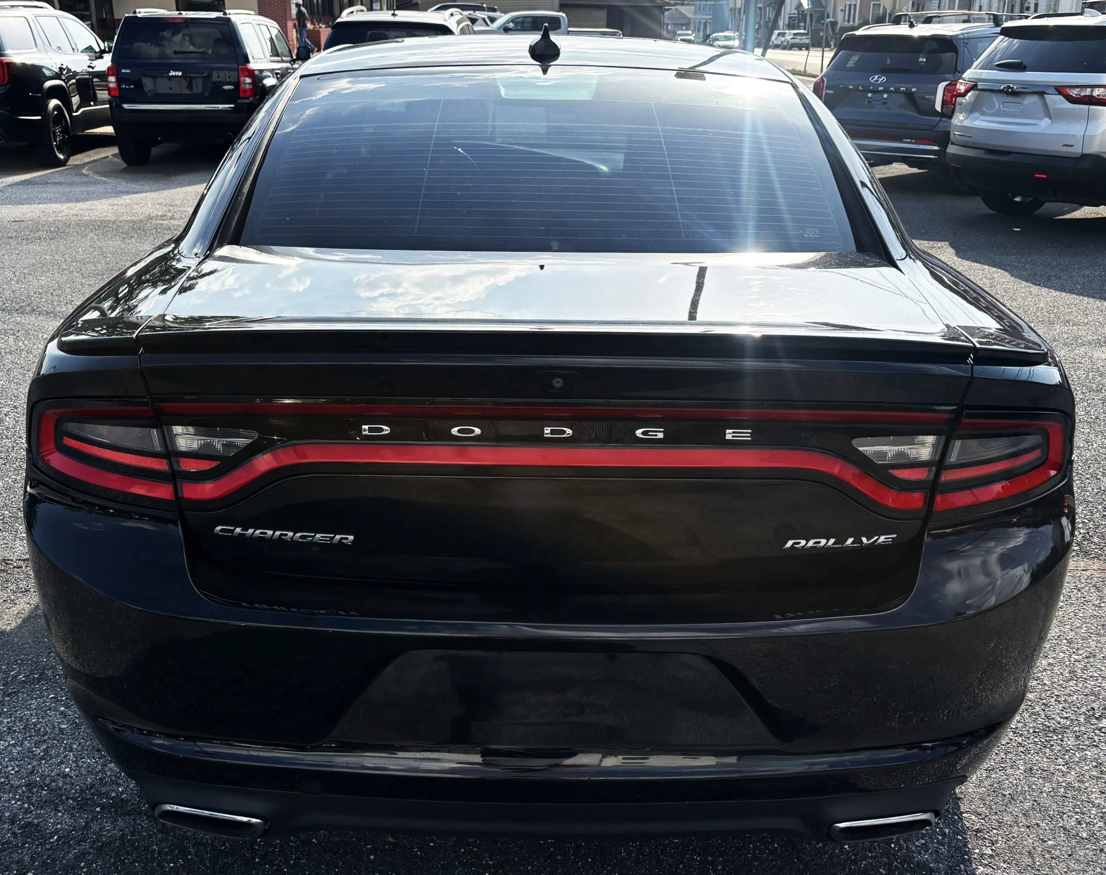 Used 2015 Dodge Charger SXT RWD image 37
