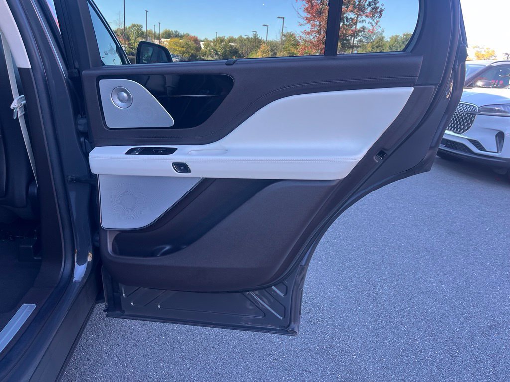 Certified 2022 Lincoln Aviator Black Label Grand Touring w/ Class IV Trailer Tow Package AWD/4WD image 20