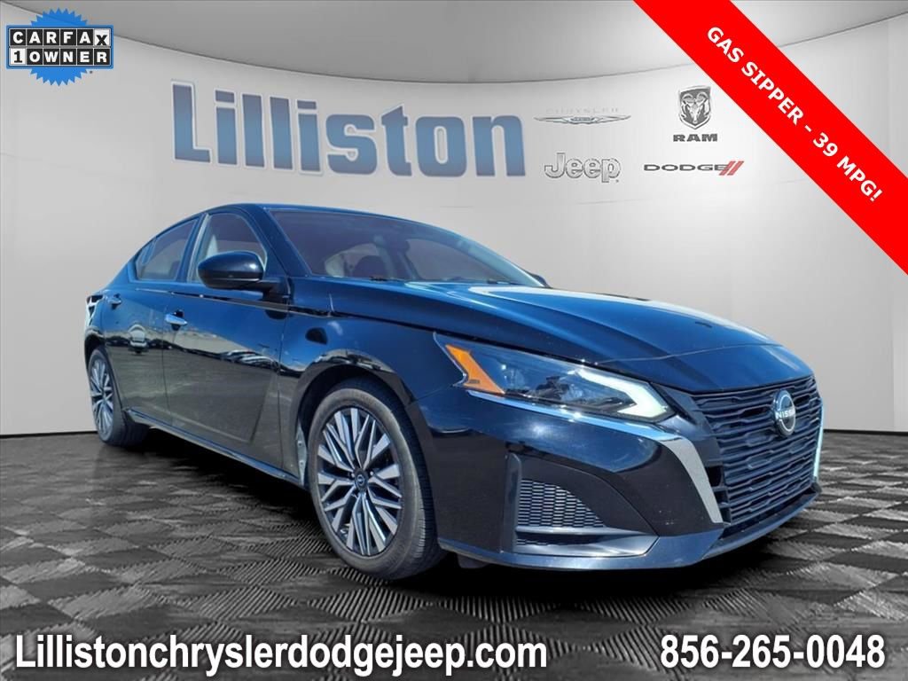 Used 2023 Nissan Altima 2.5 SV image 1