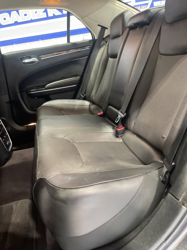 Used 2017 Chrysler 300 C image 38