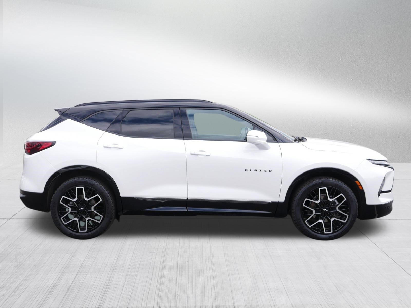 Used 2023 Chevrolet Blazer RS w/ Driver Confidence II Package AWD/4WD image 8