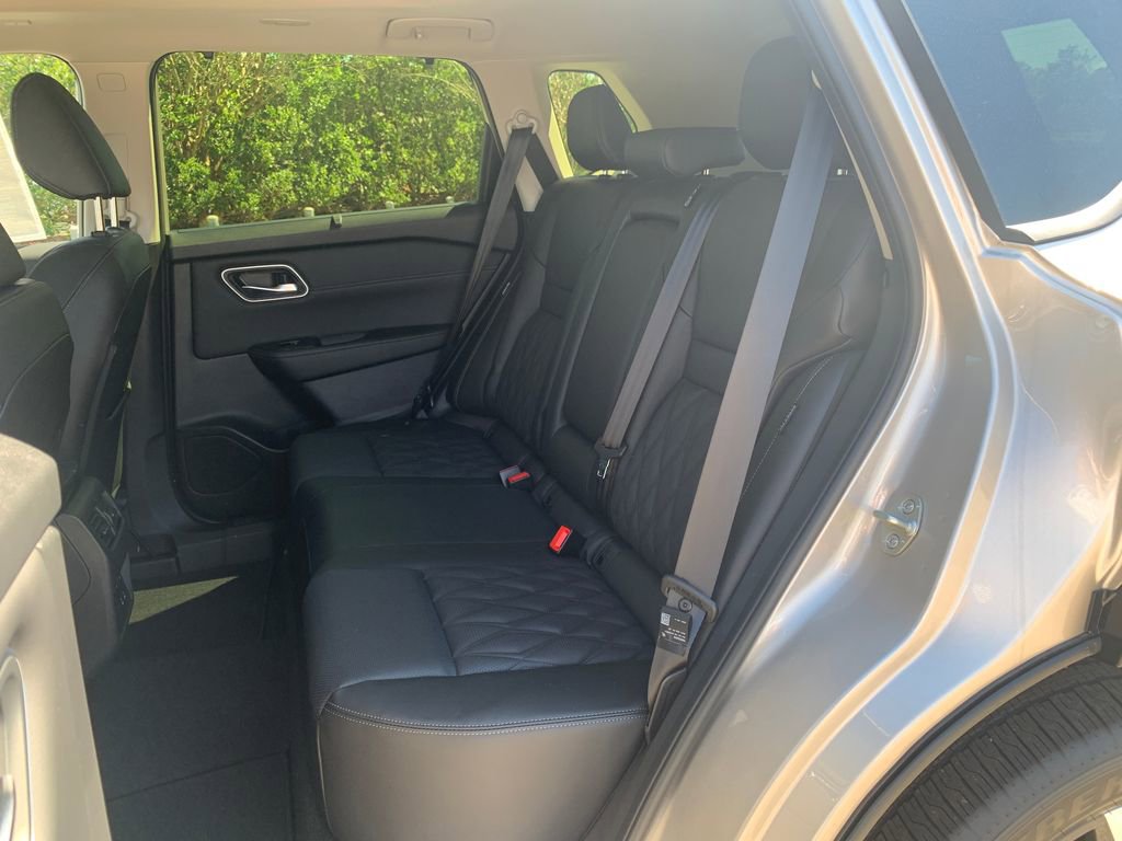New 2026 Nissan Rogue Platinum image 9