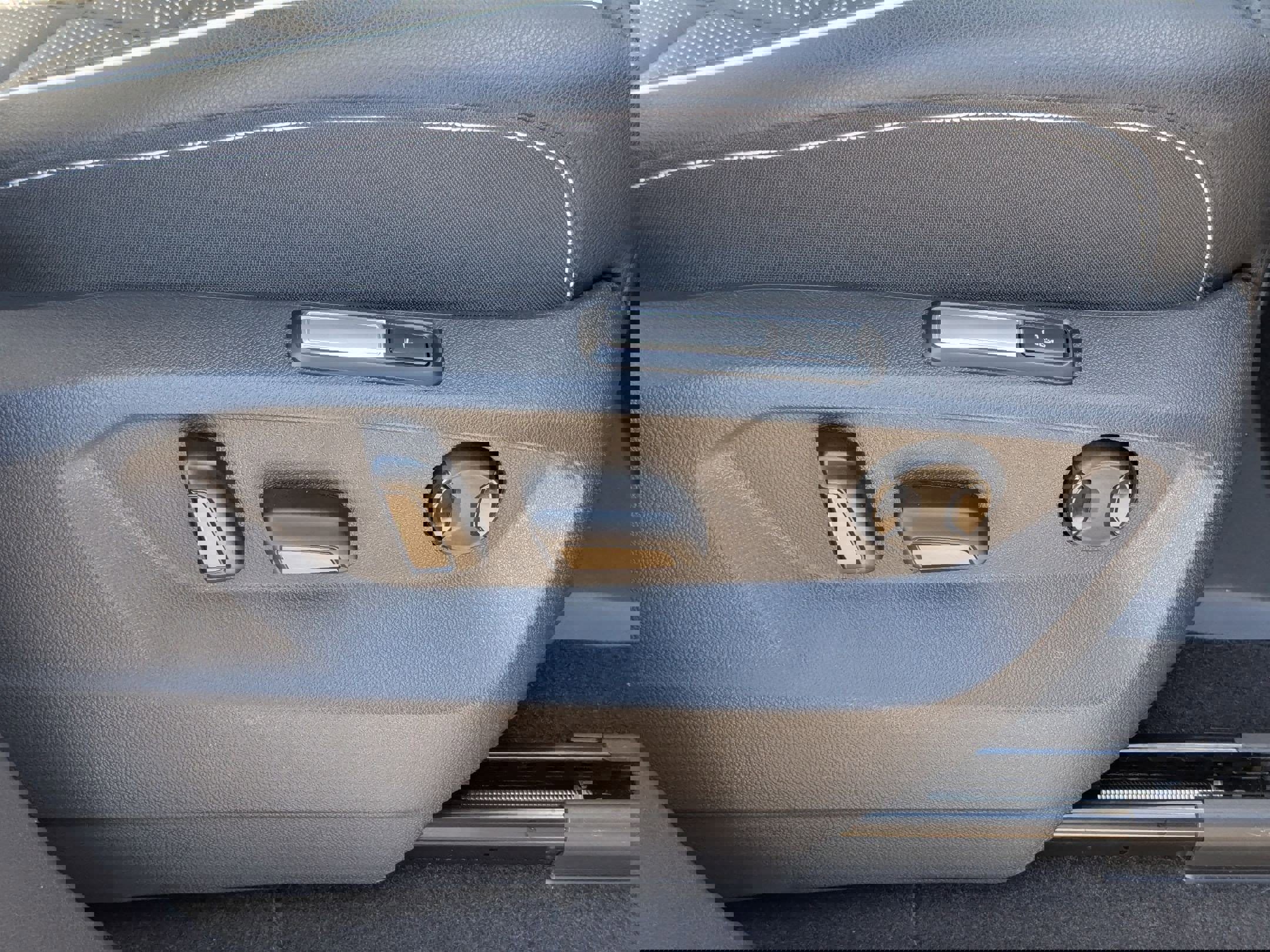 Used 2025 Volkswagen Atlas SEL Premium R-Line image 40