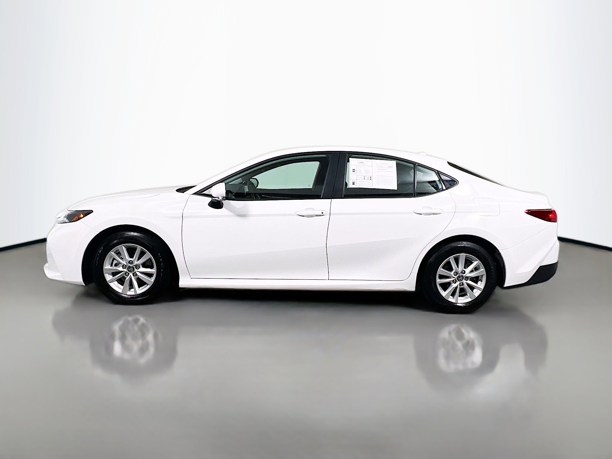 Used 2025 Toyota Camry LE image 9