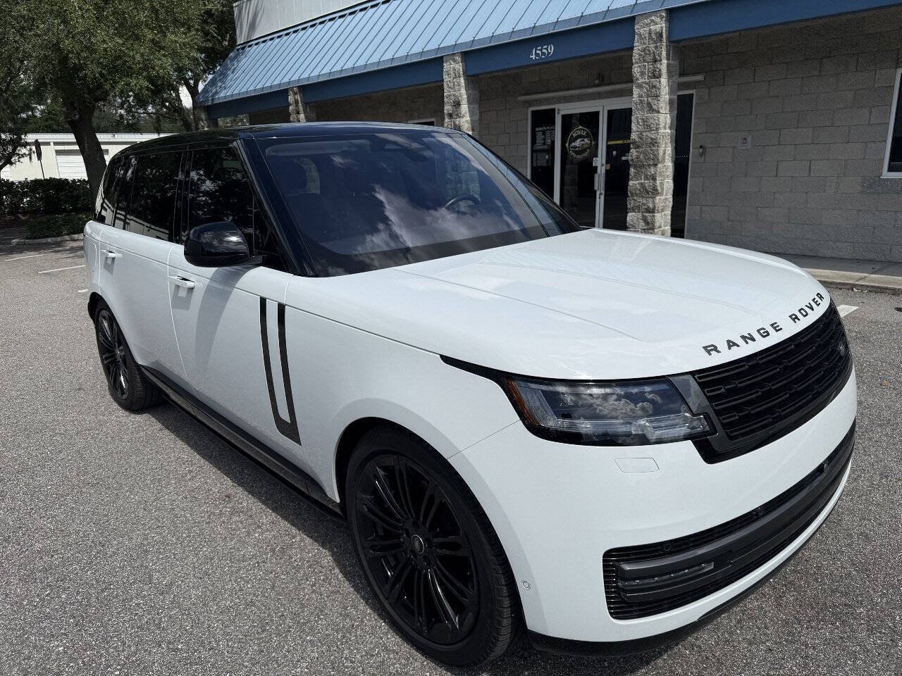 Used 2022 Land Rover Range Rover Long Wheelbase SE AWD/4WD image 12