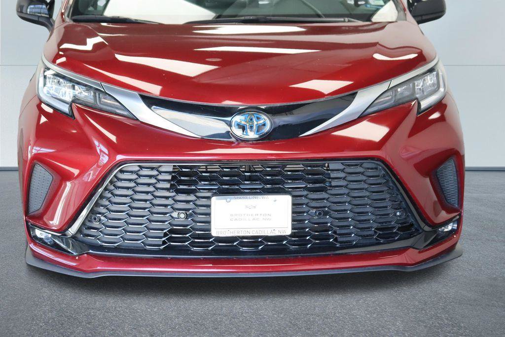 Used 2023 Toyota Sienna XSE w/ XSE Plus Package FWD image 12