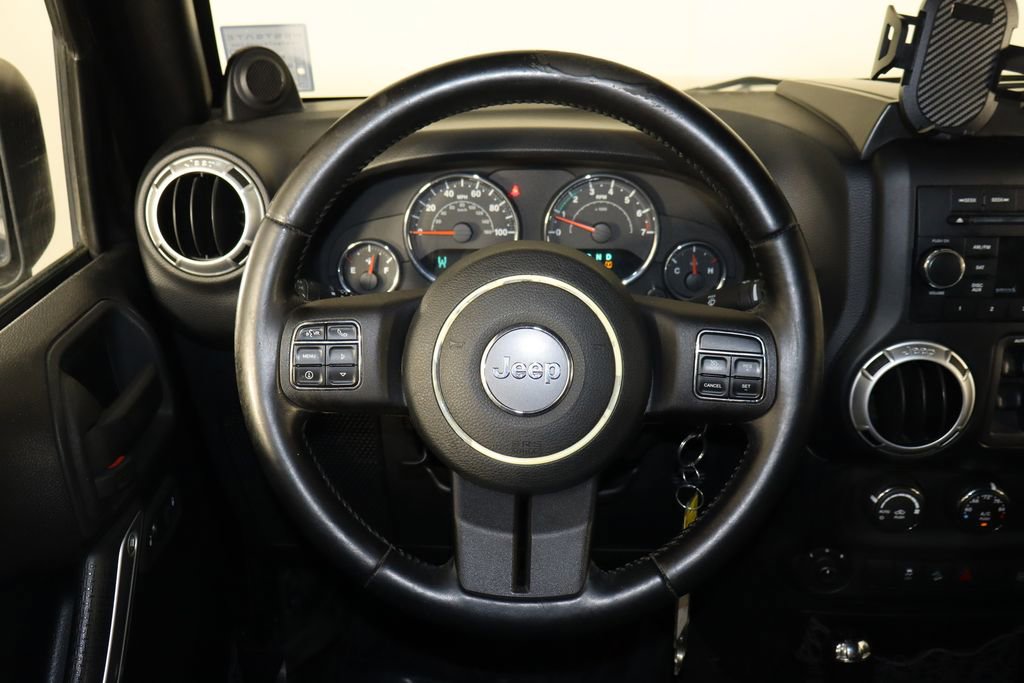 Used 2012 Jeep Wrangler Unlimited Sahara w/ Connectivity Group AWD/4WD image 7