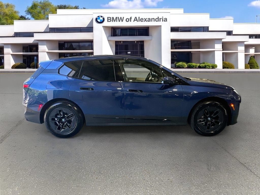Used 2024 BMW iX xDrive50 w/ Convenience Package AWD/4WD image 4