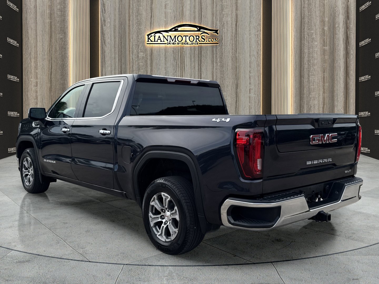 Used 2025 GMC Sierra 1500 SLT AWD/4WD image 9
