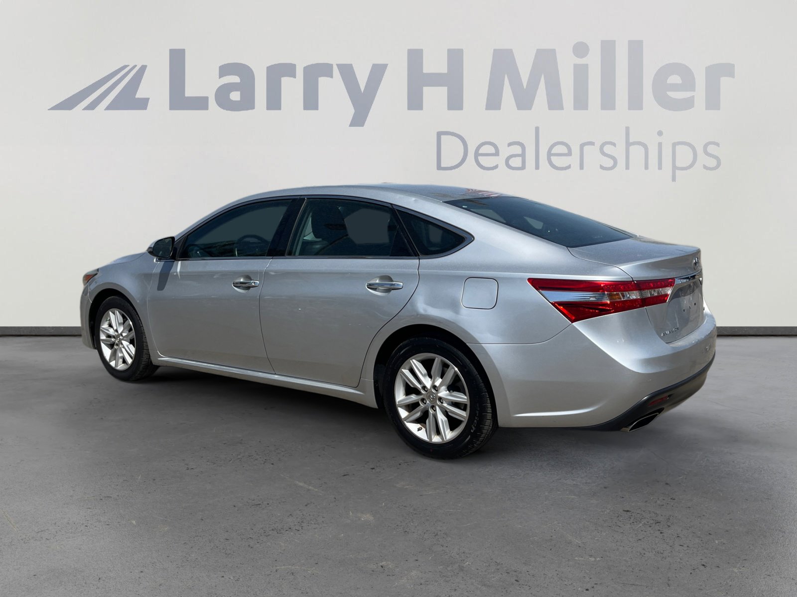 Used 2013 Toyota Avalon XLE image 3