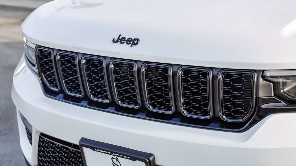 New 2025 Jeep Grand Cherokee Altitude image 6