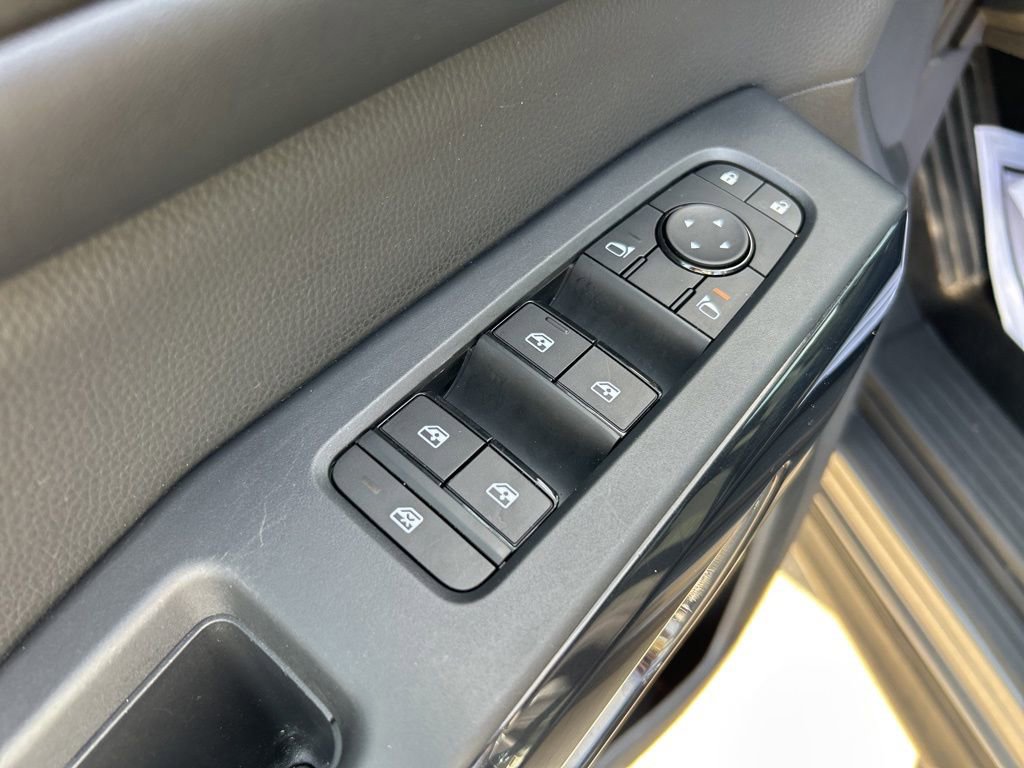 Used 2025 Nissan Pathfinder SV FWD image 17