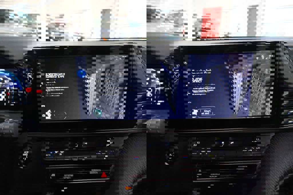 Used 2025 Toyota Camry SE image 26