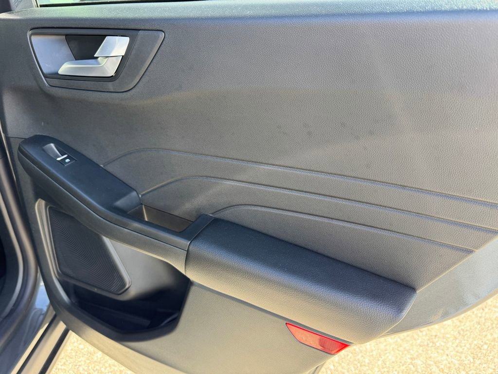 Used 2025 Ford Escape ST-Line w/ Cold Weather Package FWD image 10