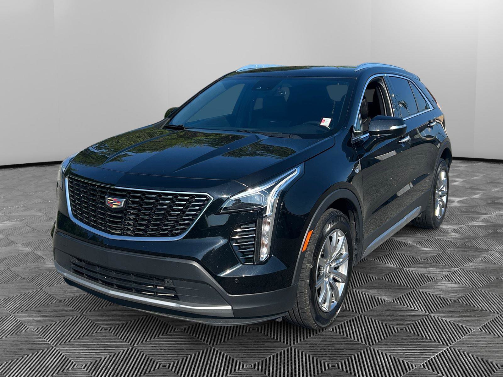 Used 2022 Cadillac XT4 Premium Luxury w/ Safety Alert Package FWD image 1