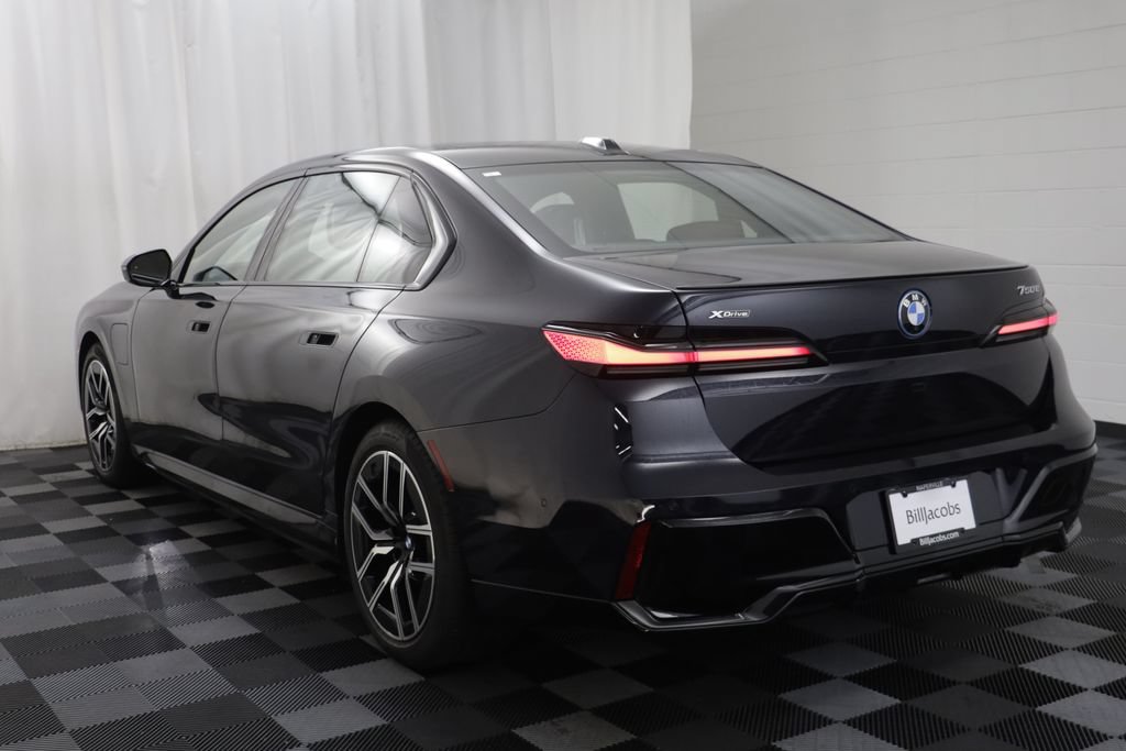 Used 2026 BMW 750e xDrive w/ Executive Package AWD/4WD image 18
