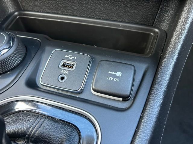 Used 2019 Jeep Cherokee Limited image 23