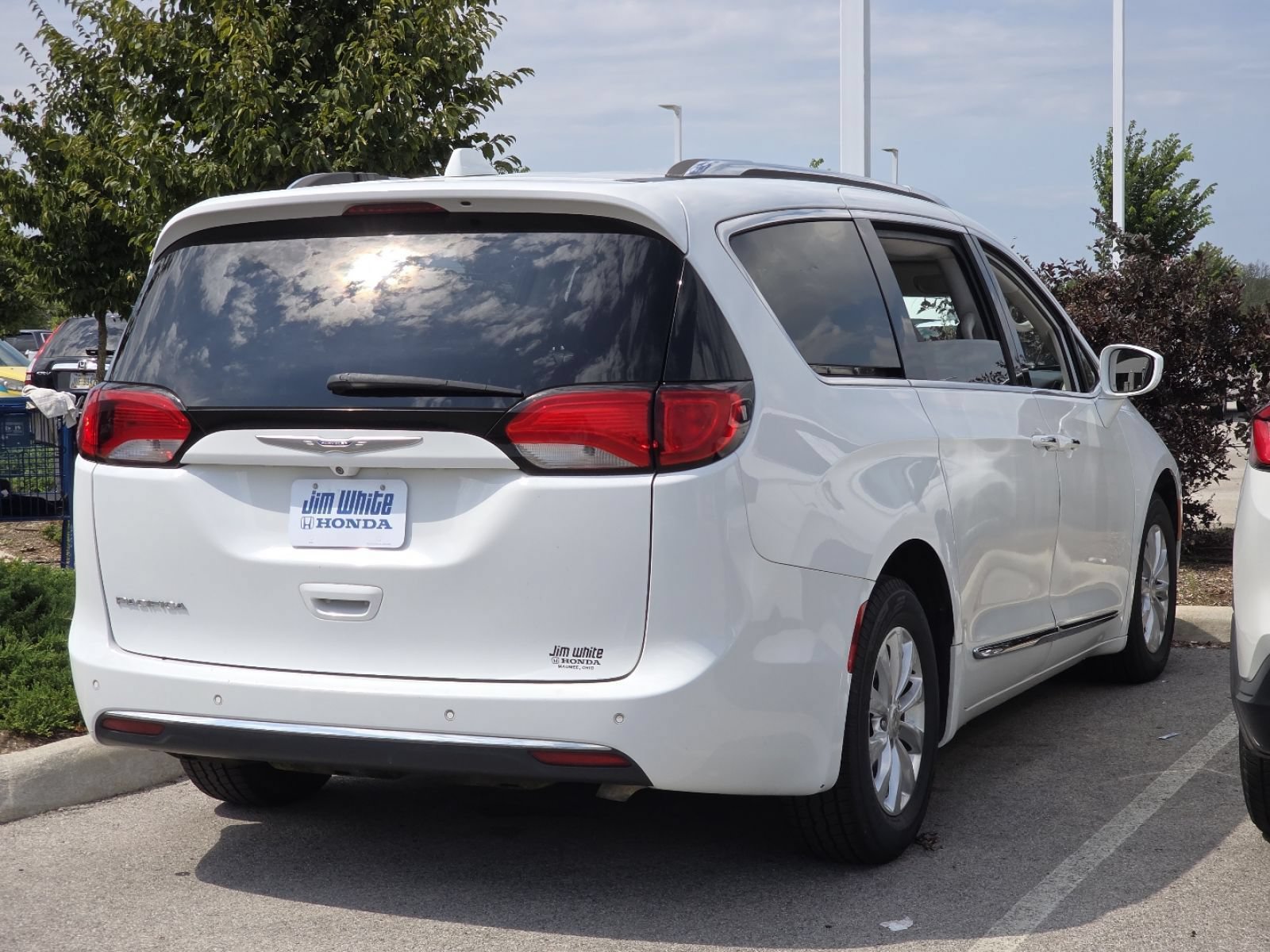 Used 2018 Chrysler Pacifica Touring-L FWD image 6