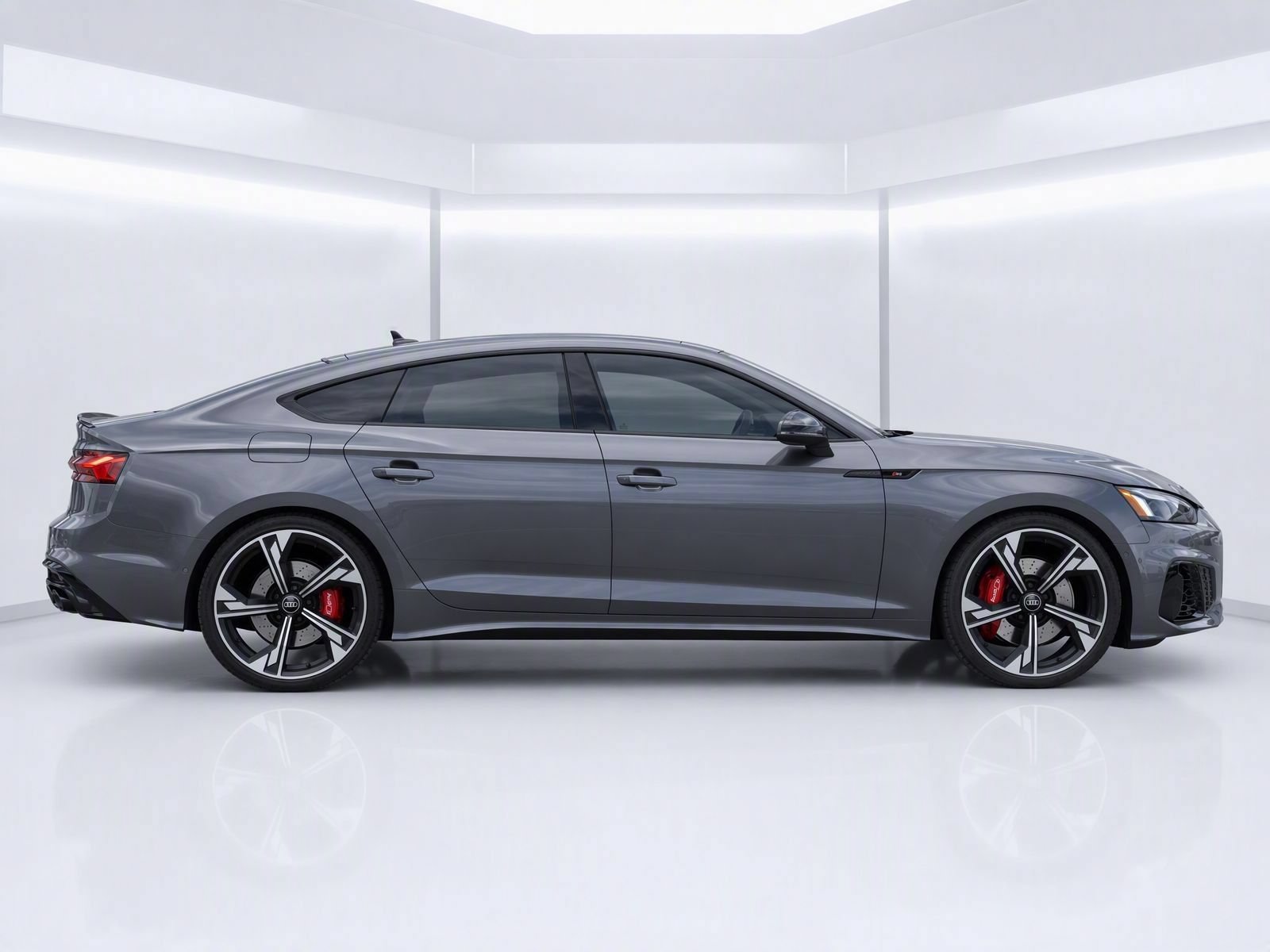 Used 2025 Audi RS 5 Sportback AWD/4WD image 3
