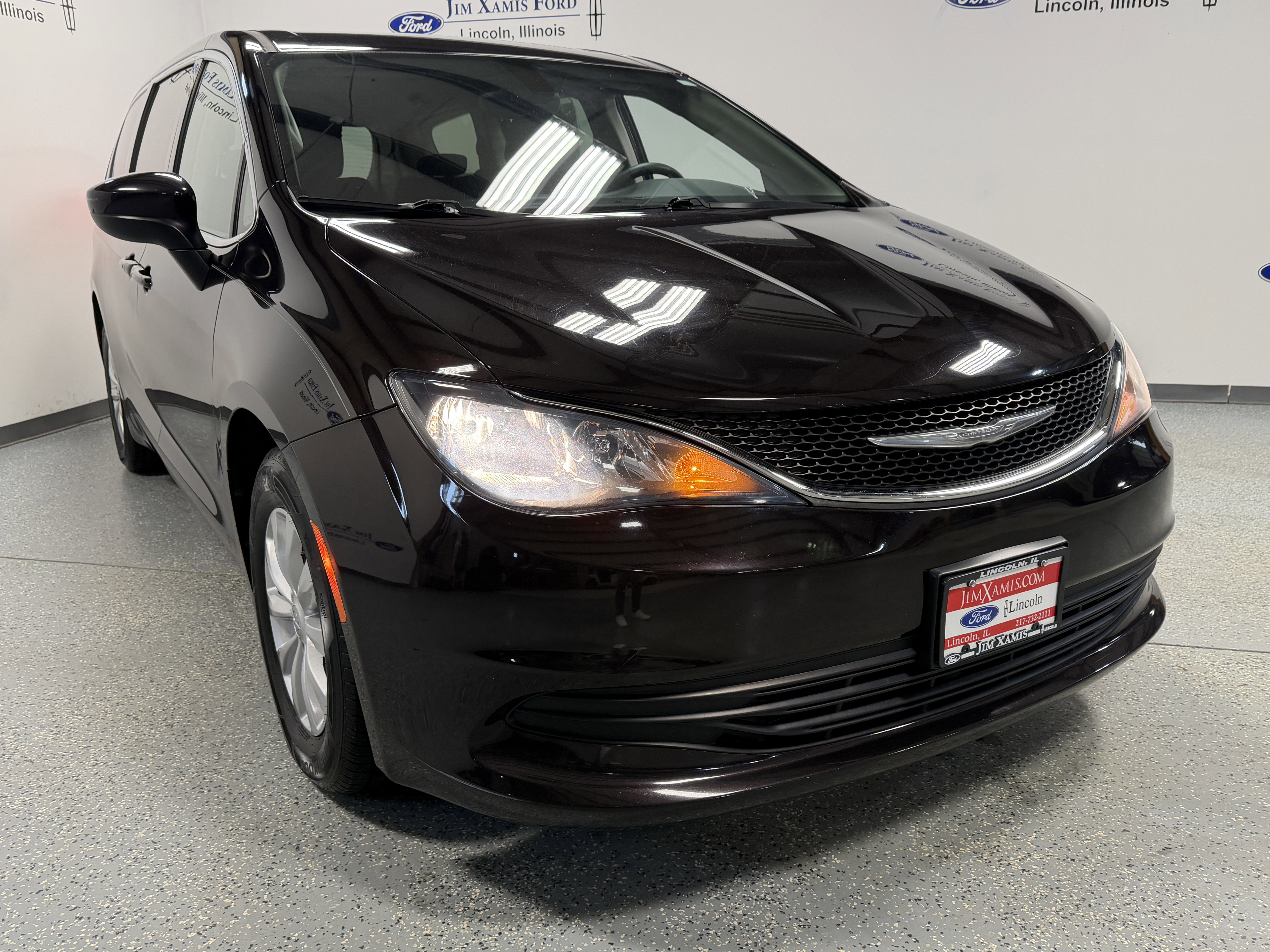 Used 2017 Chrysler Pacifica Touring w/ Tire & Wheel Group image 32