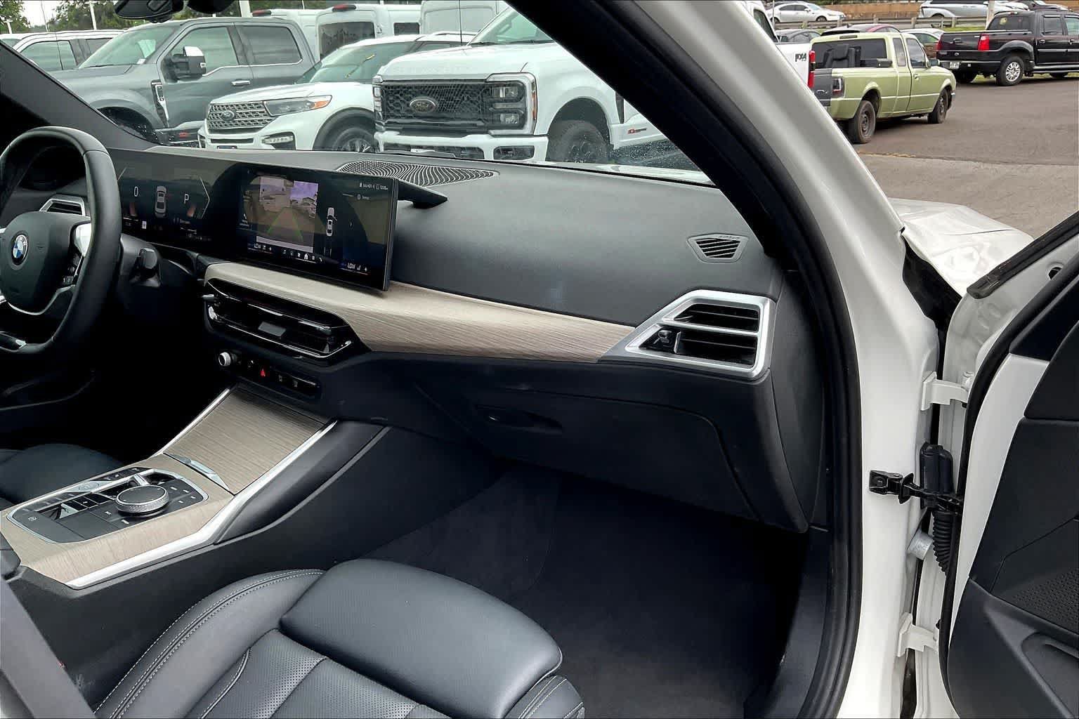 Used 2025 BMW 330i Sedan RWD image 23